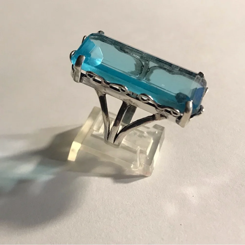 Blue Topaz 925 Sterling Silver Ring - Picture 1 of 3